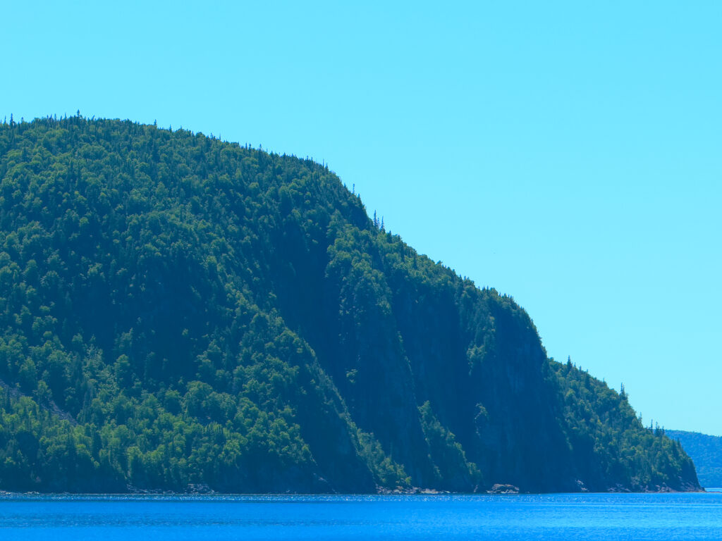 Old Woman Bay: The Face in the Cliff Old Woman Bay, Lake Superior Provincial Park