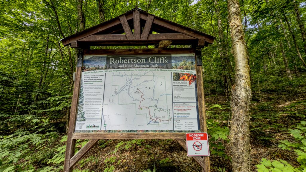 Robertson Cliffs Trailhead Sign